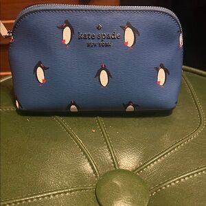 KATE SPADE COSMETICS BAG BLUE PENGUINS NEW
